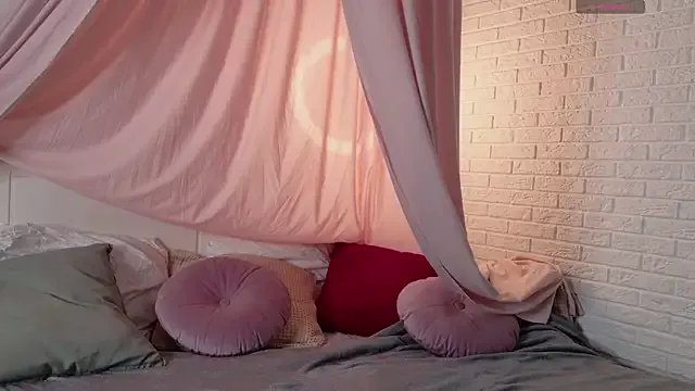 Liv_Fay on StripChat