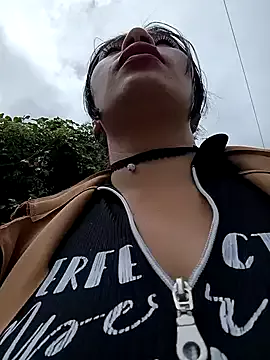 Offline LIZ-06_ on StripChat