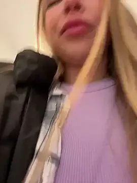 Offline Liza_risky on StripChat