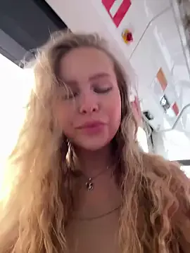 Offline Liza_risky on StripChat