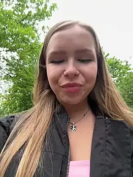 Offline Liza_risky on StripChat