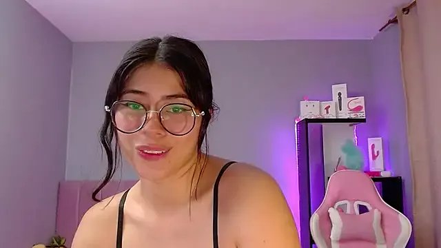 LoaLuxury on StripChat