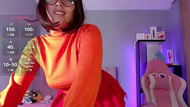 LoaLuxury on StripChat