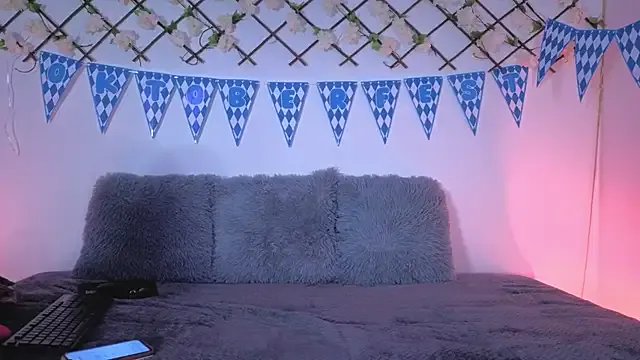 Lolarosesxs on StripChat