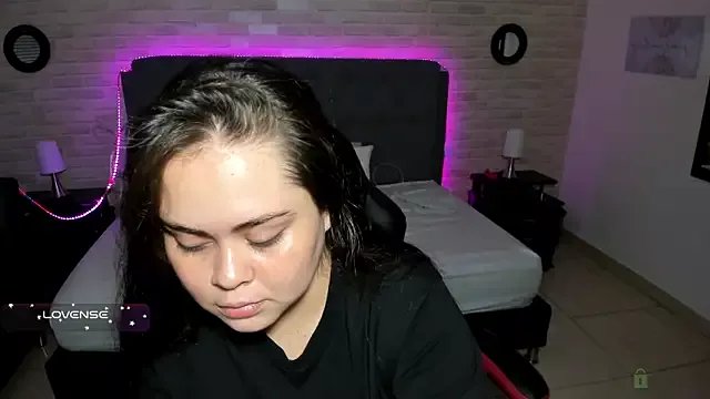 LolaVillalobos on StripChat