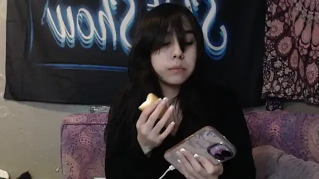 Offline London_Ray on StripChat