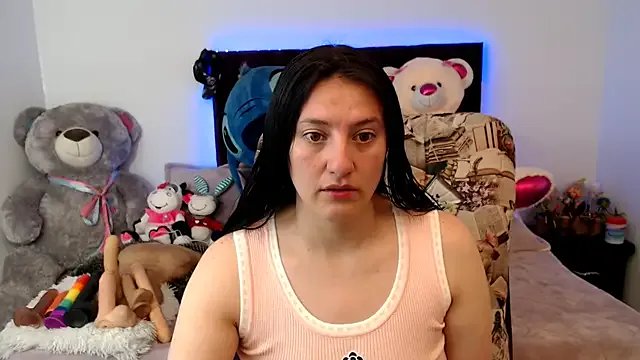 Lorenahot_06 on StripChat