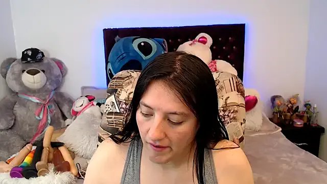 Lorenahot_06 on StripChat