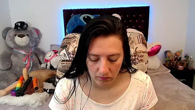 Lorenahot_06 on StripChat