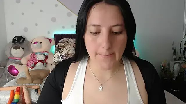 Lorenahot_06 on StripChat