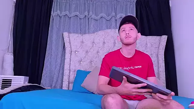 Offline louis_bcasta1 on StripChat