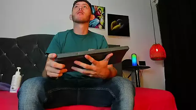 Offline louis_bcasta1 on StripChat