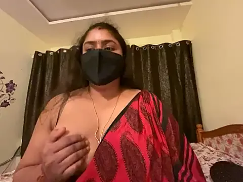 Freechat LouleyRanii on StripChat