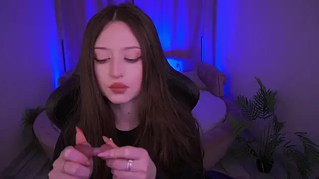 LovelyAngelyy on StripChat