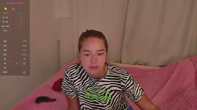 Freechat LovelyJessie on StripChat