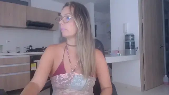 LovePaula — Play? I dance naked in free for 3 min