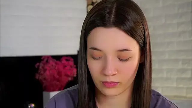 LowOncoming on StripChat