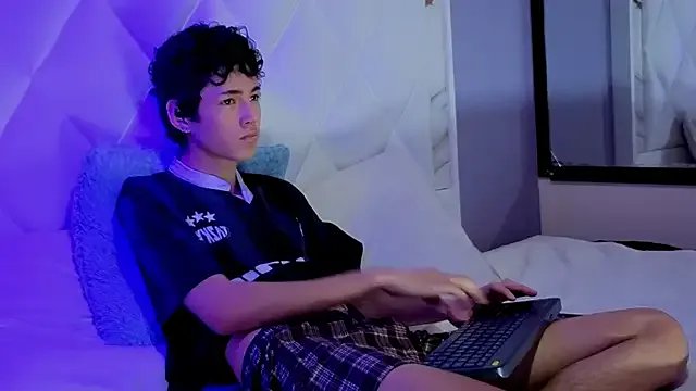 Luca_Moon_ on StripChat