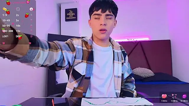 Lucass_love on StripChat