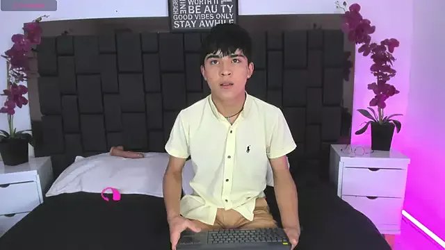 Lucass_love on StripChat