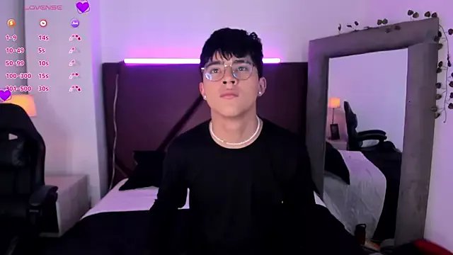 Lucass_love on StripChat