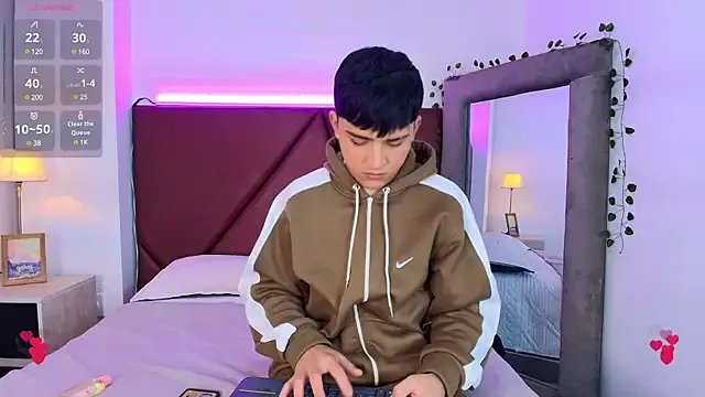 Lucass_love on StripChat