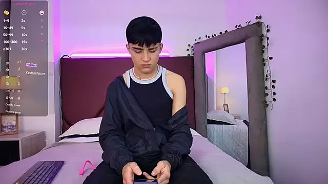 Lucass_love on StripChat