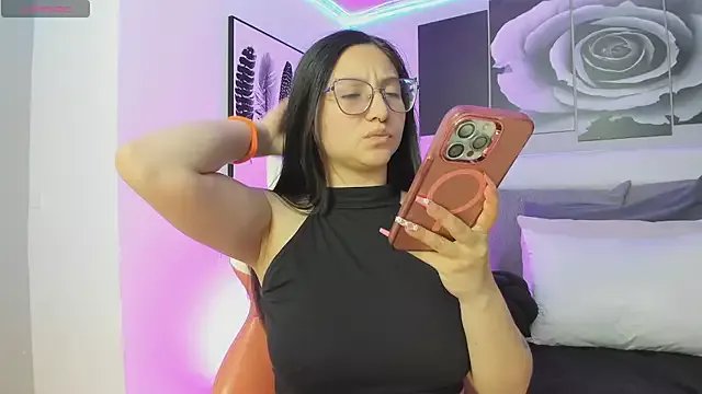 lucy_neil on StripChat