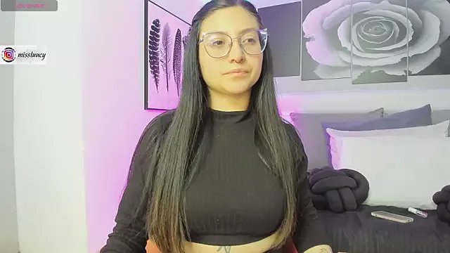 lucy_neil on StripChat