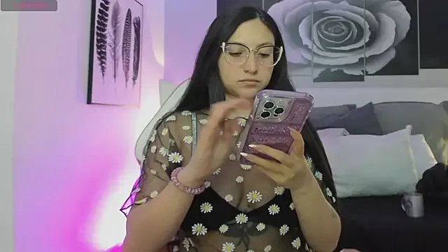 lucy_neil on StripChat