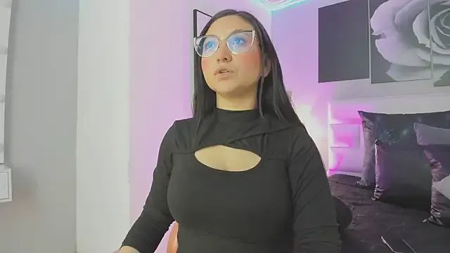 lucy_neil on StripChat