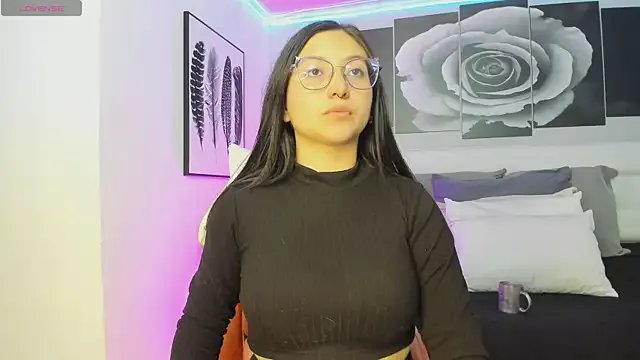 lucy_neil on StripChat