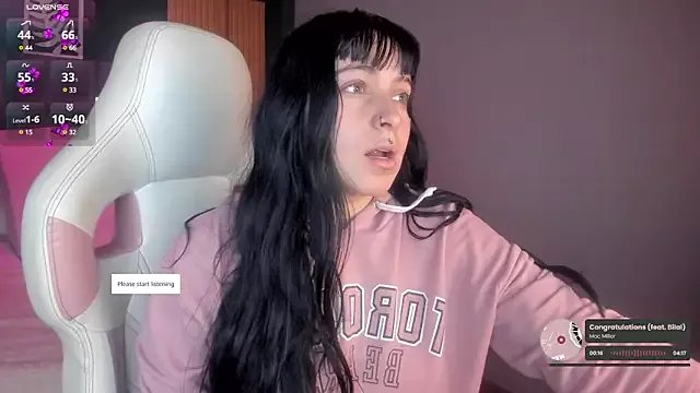 Lucy_Smith2 on StripChat