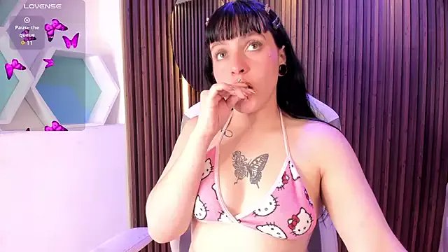 Lucy_Smith2 on StripChat