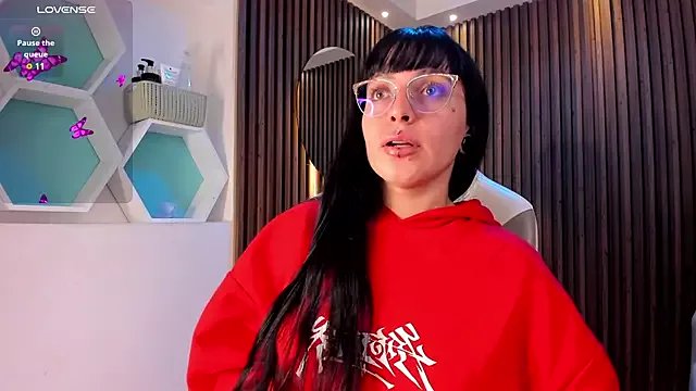 Lucy_Smith2 on StripChat