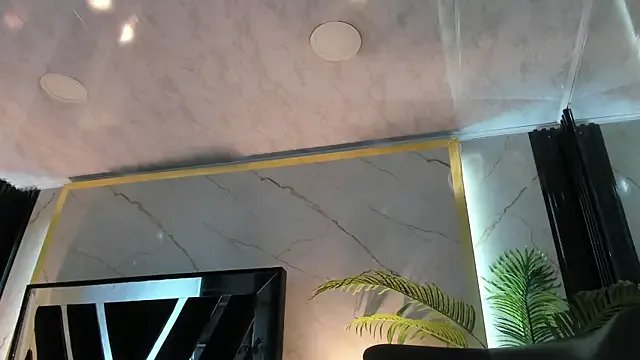 Lucy_Vegas on StripChat