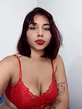 LucyMartelli on StripChat