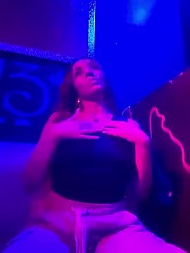 Luisa_Red on StripChat