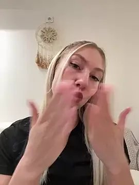 LuisaBecker on StripChat