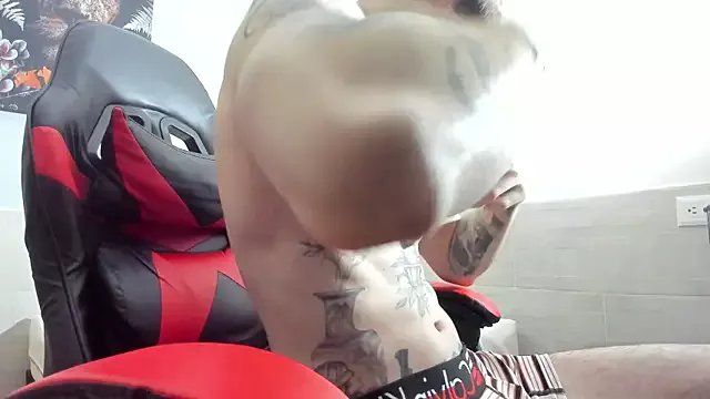 Luke_davis01 on StripChat