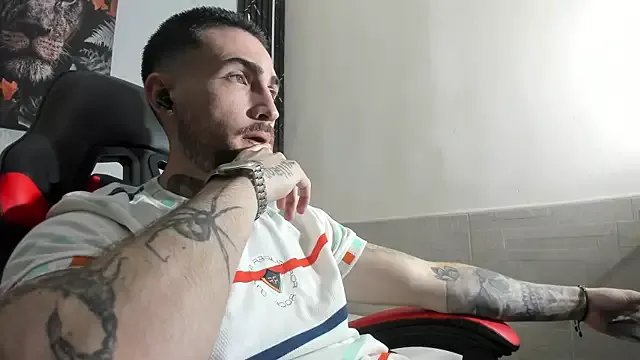 Luke_davis01 on StripChat