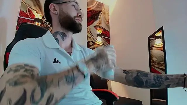 Luke_davis01 on StripChat