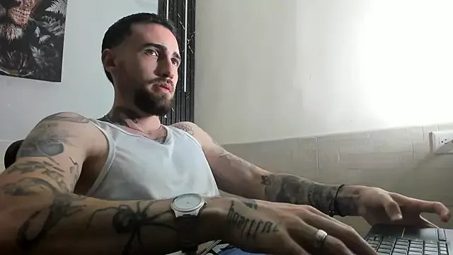 Luke_davis01 on StripChat