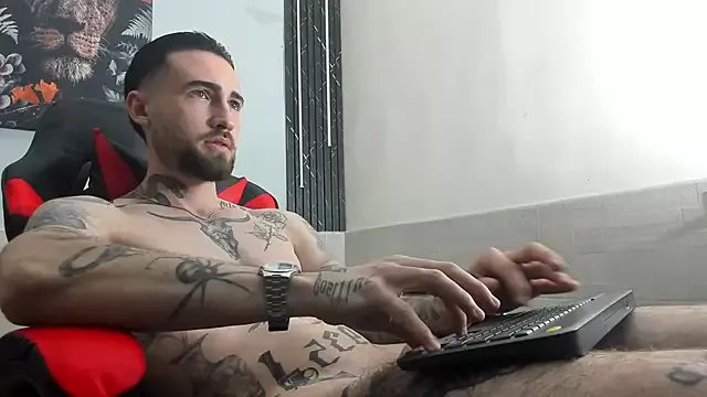 Luke_davis01 on StripChat