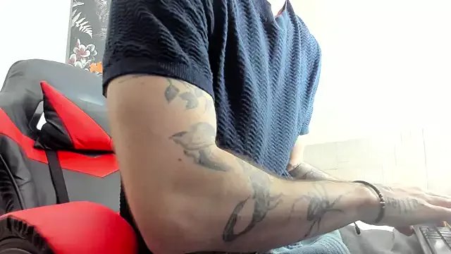 Luke_davis01 on StripChat