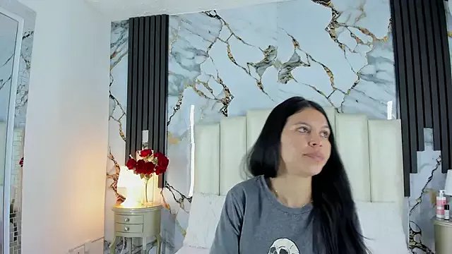 lulumars on StripChat