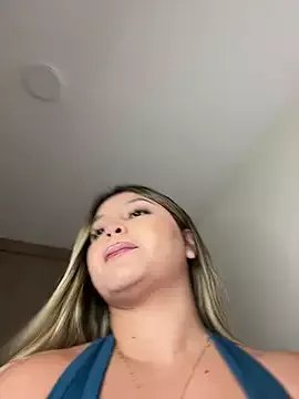 lunablossom_ on StripChat