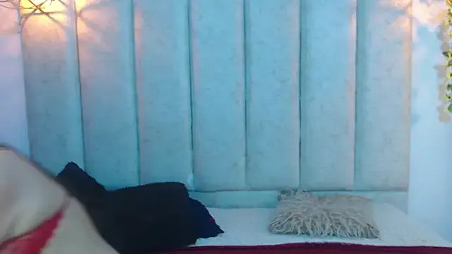 lunaember_cs on StripChat