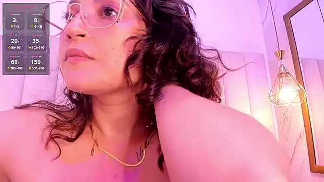 LunaPleasure on StripChat