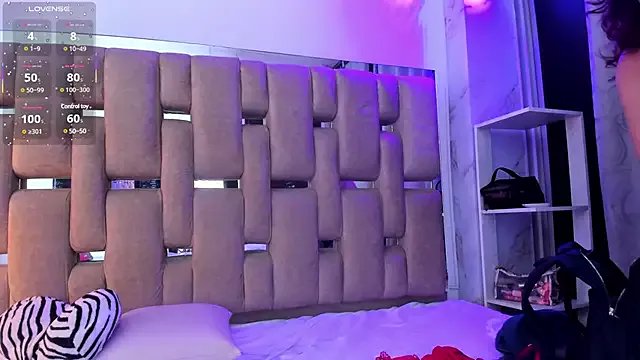 LunaPleasure on StripChat